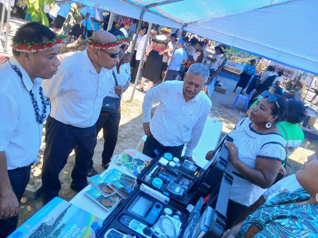 Hon Tekeeua Tarati with MHMS Minister and Director Santanu